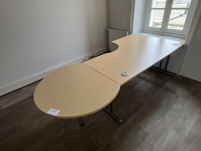Bureau en mélmainé clair, table en bout (Long.