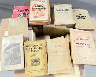 beaucoup de livres sur la table ensemble sur la table