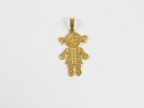 un pendentif plaqué or représentant une petite fille en robe
