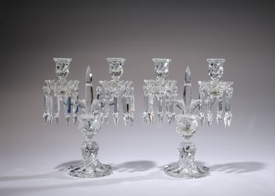 BACCARAT Paire de candélabres en cristal gravé de rinceaux, … - Photo 1