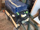 a picture of a machine that is sitting in a garage