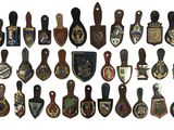 de nombreux types de badges différents sur fond blanc