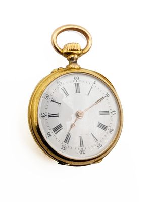 une montre de poche en or avec des chiffres romains sur le cadran