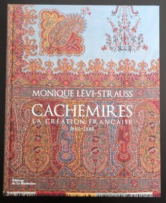la couverture d'un livre ornée d'un motif cachemire
