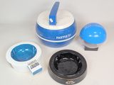un bol bleu et blanc, un bol noir et blanc, un bol bleu et blanc, un bol noir et blanc, un bol bleu et blanc, et