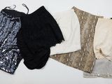 Trois types différents de vêtements à paillettes sont présentés sur un fond blanc