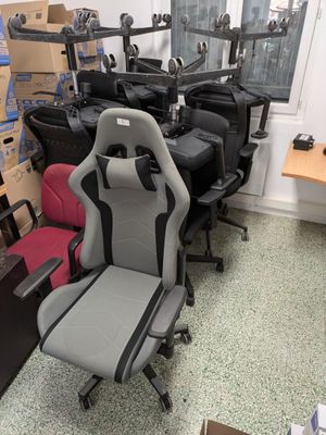 many different types of office chairs in this room