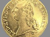 une pièce d'or ornée d'une tête de femme