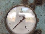 a close up of a gauge on the side of a building