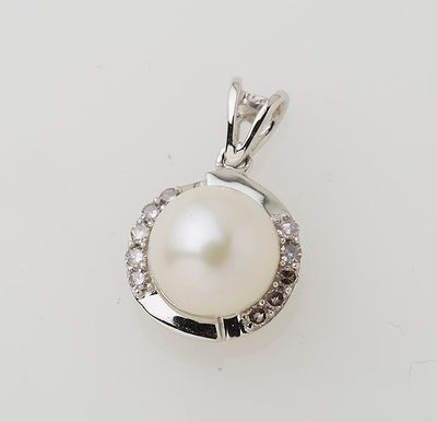 Pendentif en or blanc 750°/.(18K) 1g35 ornée d'une Perle d'e…