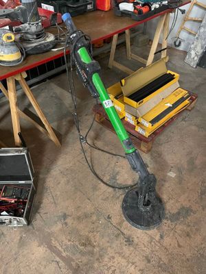 a machine that is sitting on a table in a garage