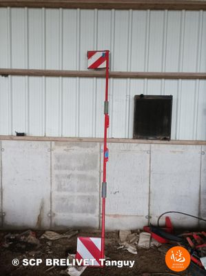 UNE RAMPE D'ECLAIRAGE FLUORESCENT - Photo 1