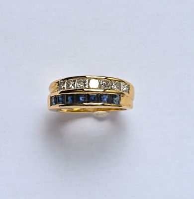 Bague en or jaune 18K (750/oo) lisse formant deux joncs sert…