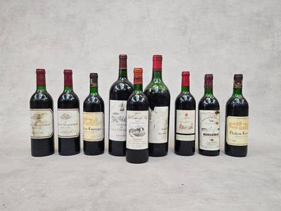 six bouteilles de vin sont alignées dans une rangée