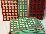 plusieurs types de sous-verres différents, ornés de pois