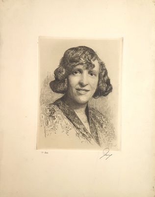 une vieille photo en noir et blanc d'une femme aux cheveux bouclés
