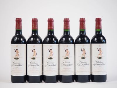 six bouteilles de vin rouge alignées