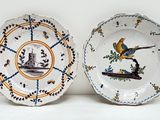 deux assiettes avec des oiseaux