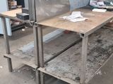 une image d'un établi dans un garage