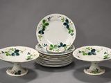 a lot of plates and bowls that are sitting on top of each other