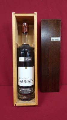 an image of a bottle of wine in a wooden box