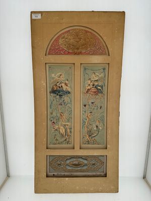 une vieille porte en bois sur laquelle est peinte une image
