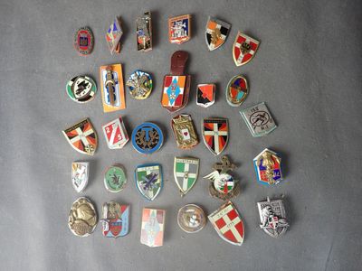 a lot of different types of badges on a table