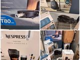 de nombreux modèles de machines à café sont exposés dans le magasin