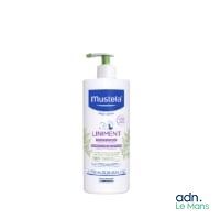 un flacon de lotion hydratante sur fond blanc, muni d'un bouchon vert