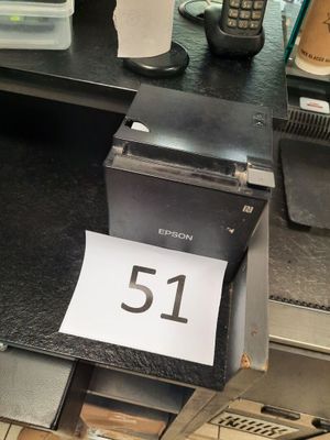 une image représentant le chiffre 51 sur une boîte aux lettres