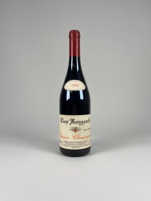 une bouteille de vin rouge avec une étiquette dessus