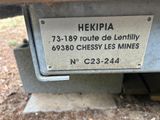 a sign on the back of a truck that says hekipia