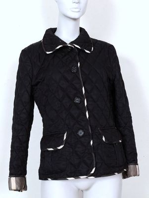 Chanel - veste matelassée noire avec poignets et manchettes en cuir
