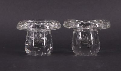 SCHNEIDER Paris Paire de bougeoirs en verre bullé en forme d…