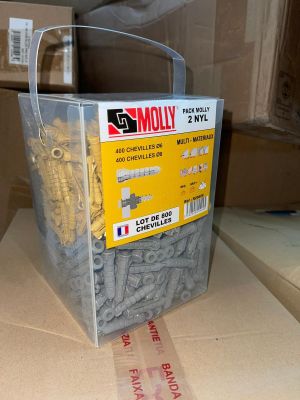 une boîte contenant tout un tas de vis