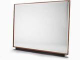 image d'un miroir avec un cadre en bois sur fond blanc