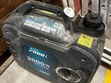 une photo d'une batterie de voiture posée par terre