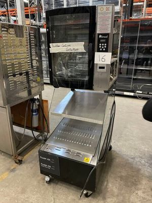 une image d'une machine dans un entrepôt