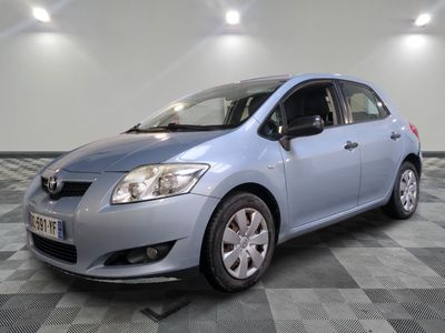 TOYOTA - AURIS 90 D-4D LINÉA TERRA - GO - Mise en service: 2…