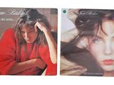 deux pochettes de 33 tours du même album, l'une représentant le visage d'une femme et l'autre sa main posée sur sa tête