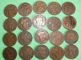 some coins are arranged in a circle on a green surface