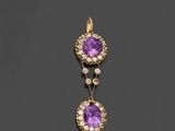 une paire de boucles d'oreilles en améthorate et diamants