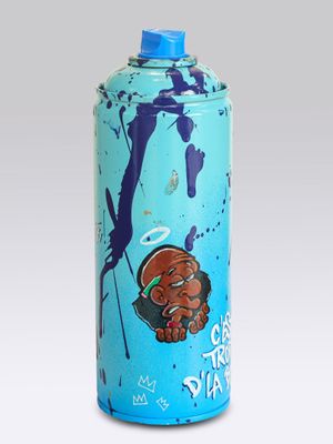 tableau représentant une bombe de peinture bleue sur laquelle figure l'image d'un homme