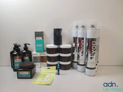 de nombreux types de produits de soins de la peau sur la table