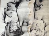 un morceau de papier sur lequel est dessiné le visage d'une femme