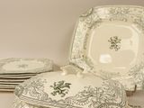 many plates that are sitting next to each other