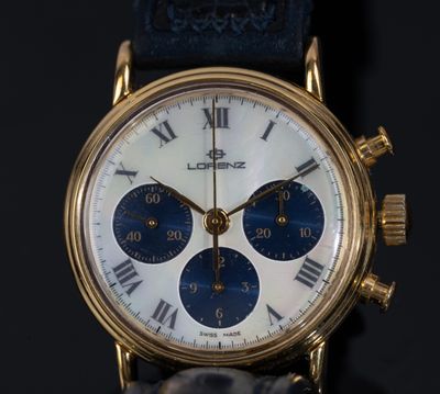 LORENZ Montre de dame en métal doré, cadran en nacre