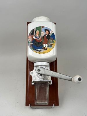 une machine blanche et marron sur laquelle figure une image
