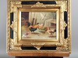 une peinture à l'huile représentant des poulets, posée sur un chevalet, sur un fond gris