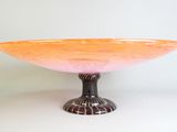 un bol posé sur une table